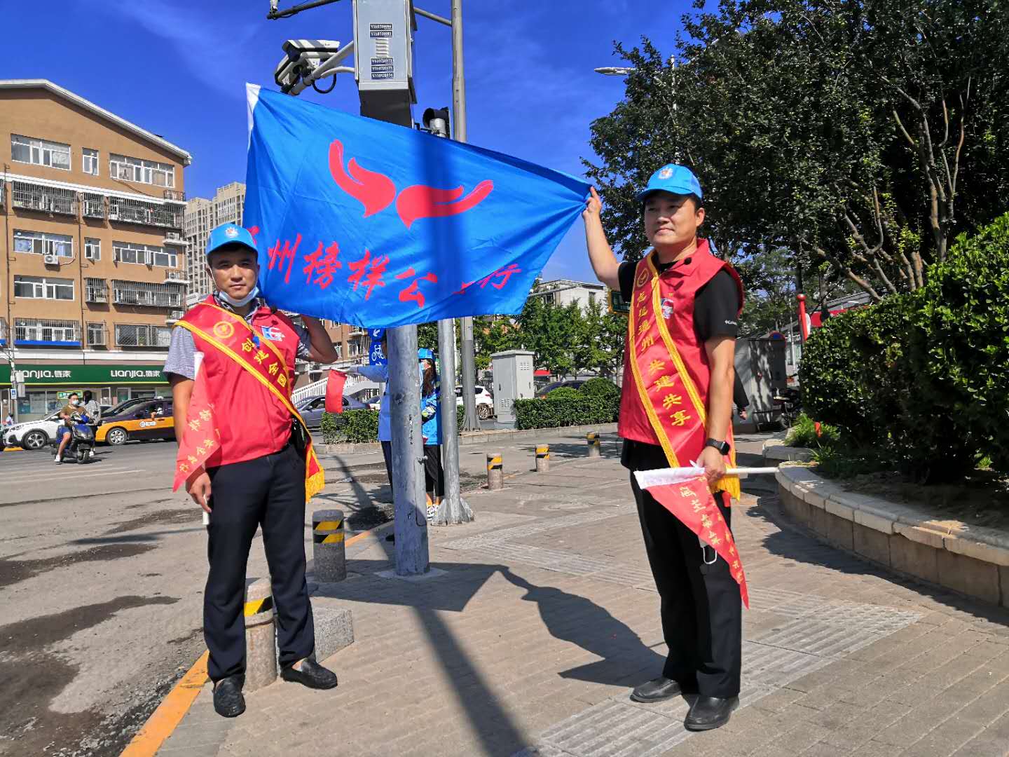 <strong>看女人大肥骚逼被男人操的视频</strong>